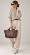 brązowy shopper w odcieniu coffee. Model