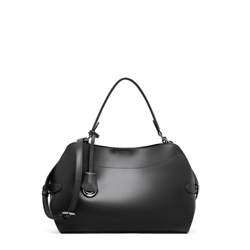 Czarna skórzana torebka damska z naturalnej skóry bydlęcej. Rączka, regulowany pasek, wnętrze z kieszeniami i wyjmowaną saszetką. Do ręki, na ramię i crossbody.