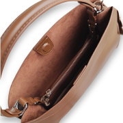 Brązowa skórzana torebka damska z naturalnej skóry bydlęcej. Rączka, regulowany pasek, wyjmowana saszetka i pojemne wnętrze. Do ręki, na ramię i crossbody. Wnętrze.