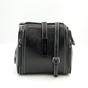 Czarny kuferek ze skóry bydlęcej top grain leather.