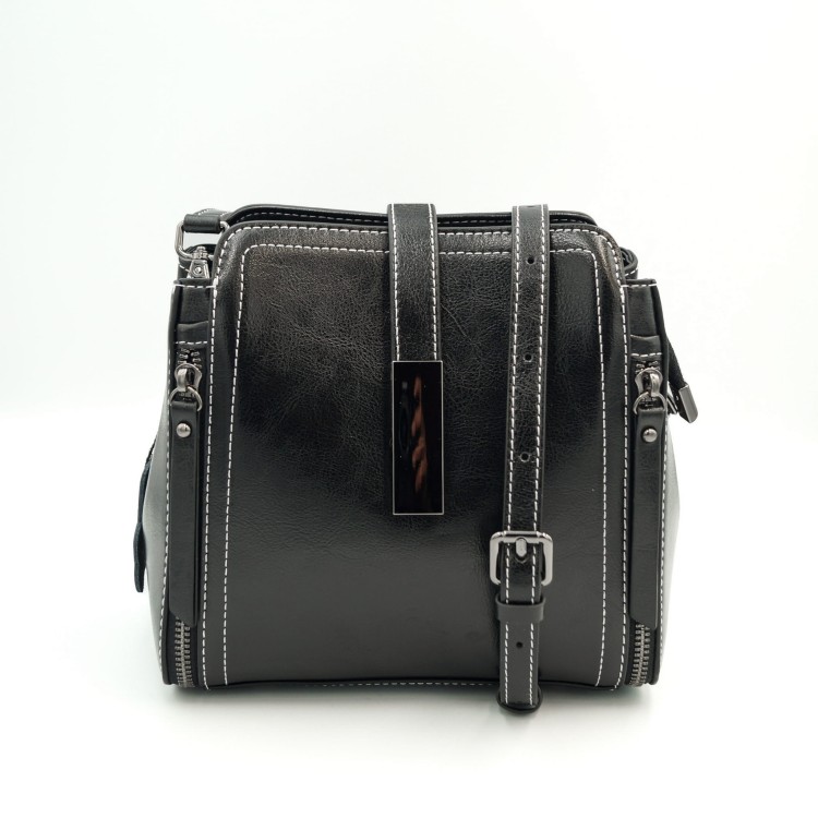Czarny kuferek ze skóry bydlęcej top grain leather.
