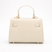 Sztywna forma i minimalistyczny design kremowej torebki mini