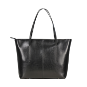 czarna torba skórzana typu shopper, duża i pojemna, zamykana na suwak.