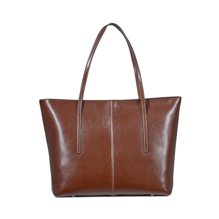 brązowa torba skórzana typu shopper, duża i pojemna, zamykana na suwak.