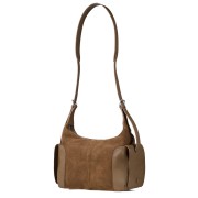 Brązowa zamszowa torebka damska typu shoulder bag. Naturalna skóra, boczne kieszenie na magnes, kieszeń na telefon i kieszeń na suwak. Elegancka i praktyczna.