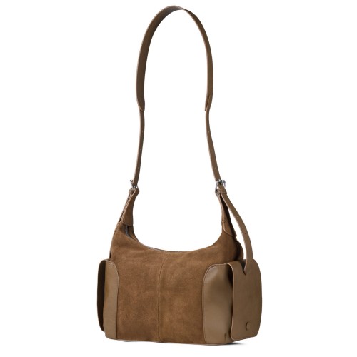 Brązowa zamszowa torebka damska typu shoulder bag. Naturalna skóra, boczne kieszenie na magnes, kieszeń na telefon i kieszeń na suwak. Elegancka i praktyczna.