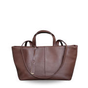 Torba z naturalnej skóry typu shopper z długim i krótkim uchwytem oraz ozdobną minimalistyczna zawieszką z przodu