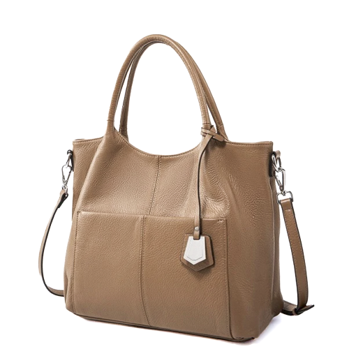 Skórzana torebka Versono Daily Tote Camel Brown wykonana z naturalnej skóry top grain. Pojemny model z praktycznymi kieszeniami, regulowanym paskiem oraz wygodnymi uchwytami. Idealna do pracy i na co dzień.