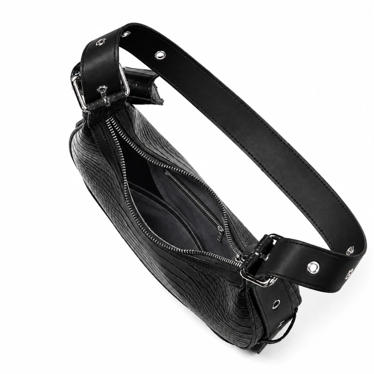 Versono Luna Black to czarna torebka ze skóry naturalnej z eleganckim tłoczeniem croco i regulowanym paskiem na ramię. Wnętrze.